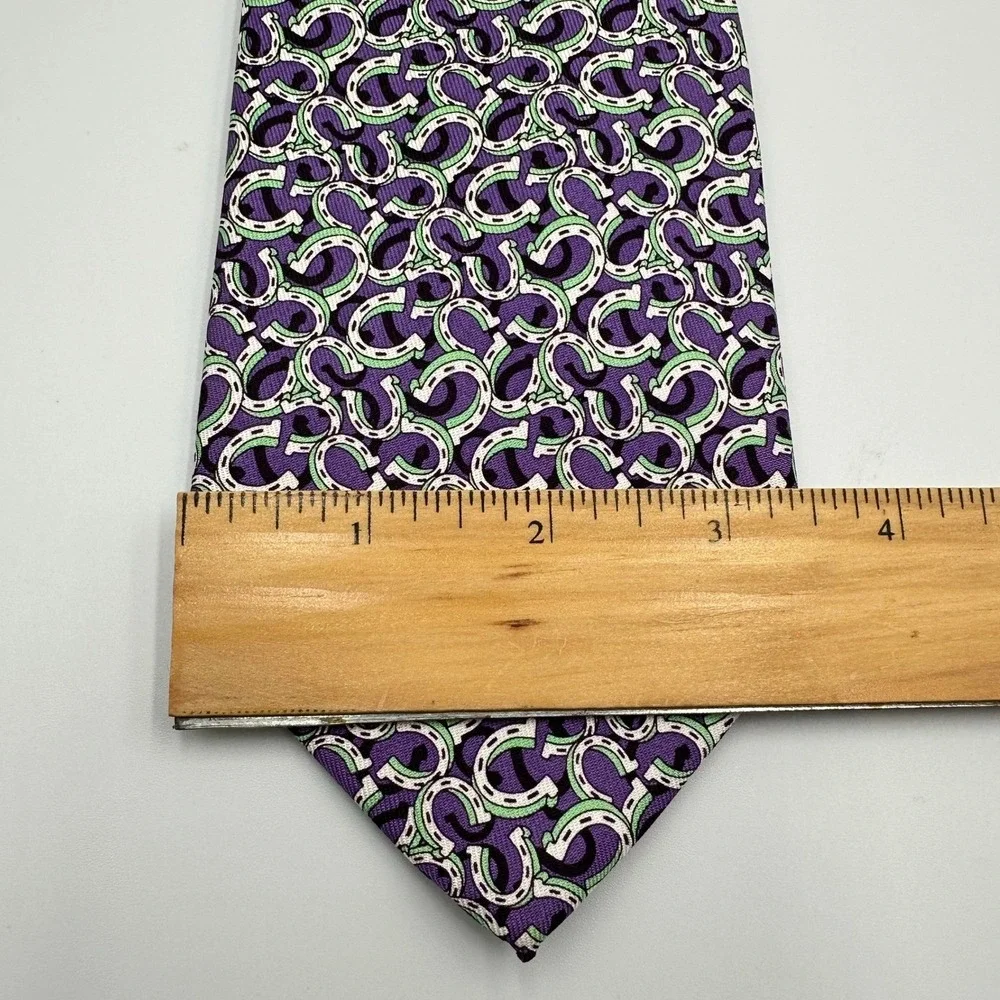Vineyard Vines Kentucky‎ Derby Silk Tie Purple Horseshoe Print USA 3.5in